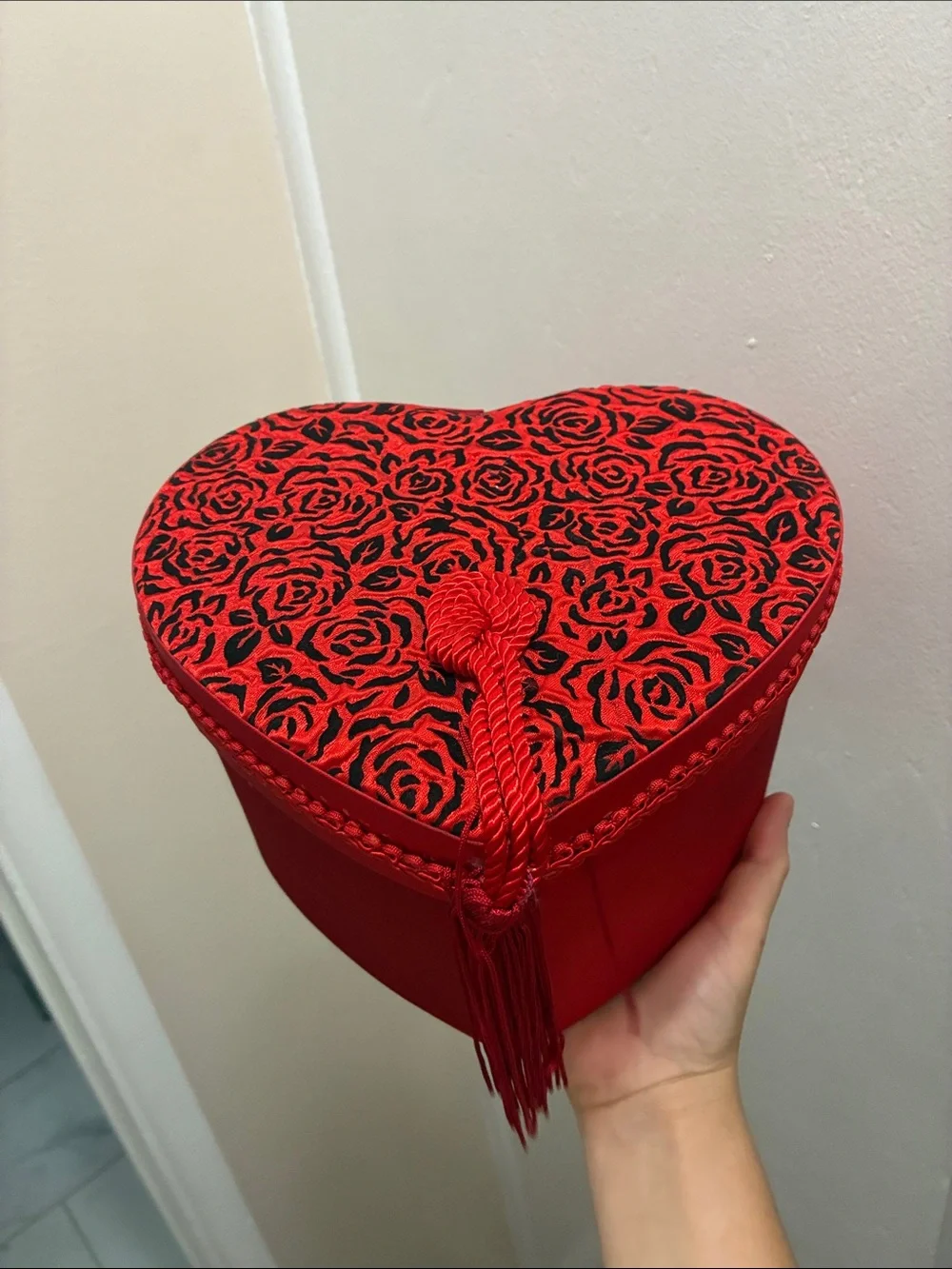 VTG Elegant Heart-Shaped Red Satin Jewelry Hat Lingerie Keepsake Box with Tassel